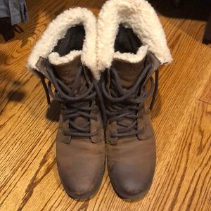 Ugg Zea wedge boot size 9